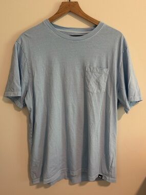 LAST DAY 🚨 Vineyard Vines Men’s Light Blue Short-Sleeve Pocket Tee